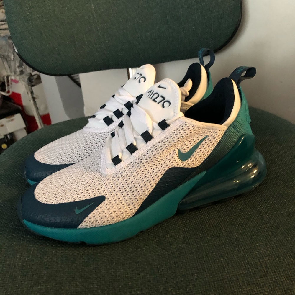 Nike Air Max 270 Shoes Size 7Y or 8.5W